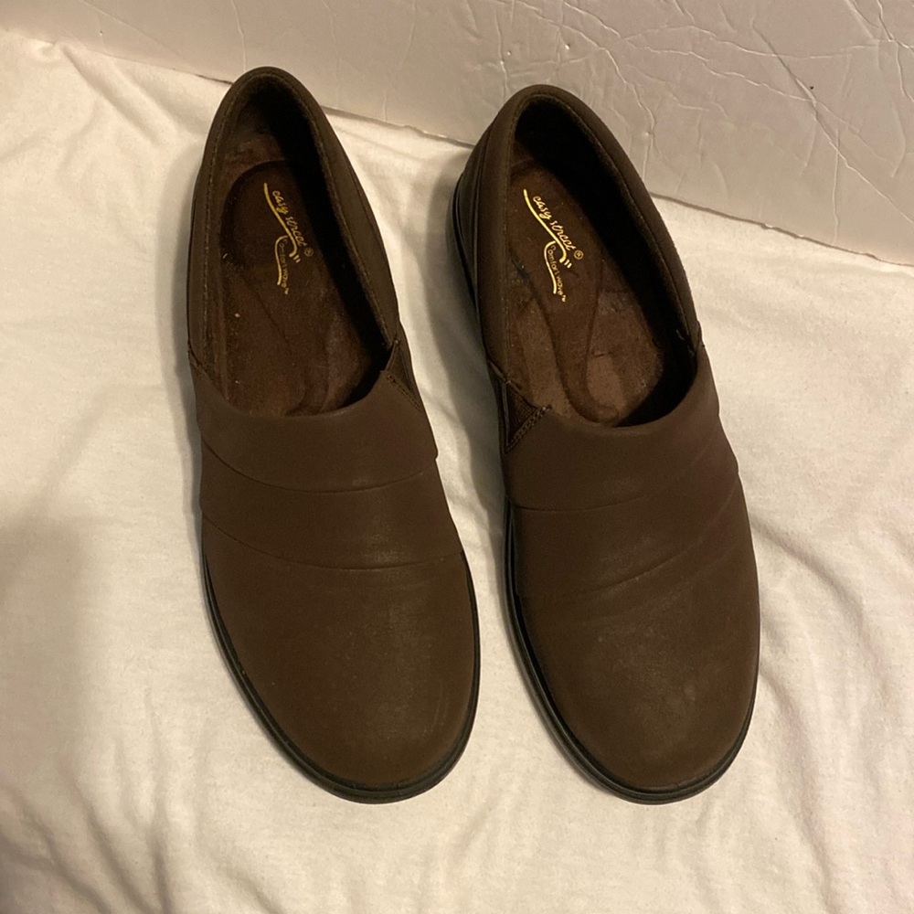Easy Street Comfort Wave brown shoes 8 1/2 M